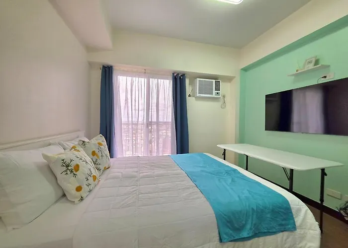 Minimalist With Queen Size Bed At The Celandine Apartamento *
